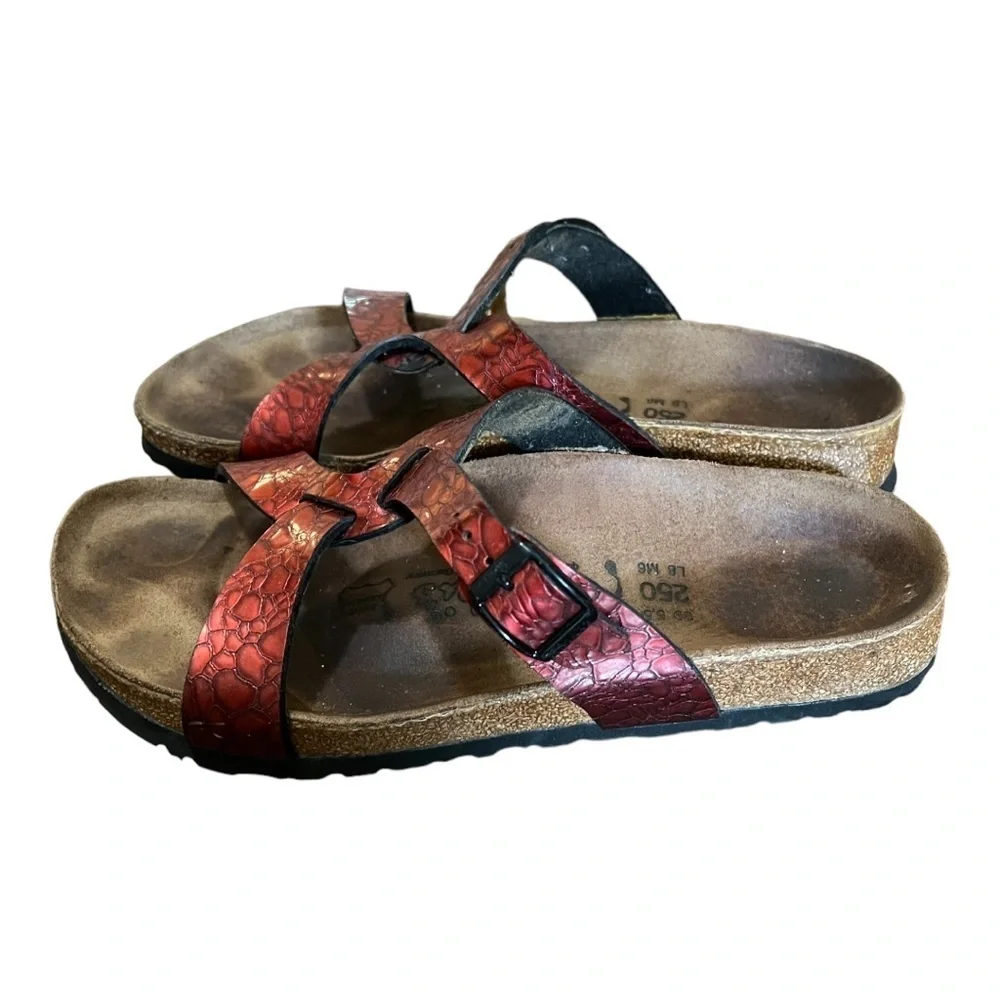 Birki’s Red Embossed Reptile Print Sandals Size 39 (L8 / M6)
